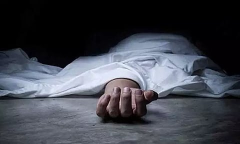 குழந்தைகளை சிரிக்க வைக்க தந்தை விபரீத முயற்சி: தொட்டில் கயிறு எமனான அதிர்ச்சி சம்பவம்