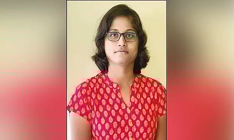 வங்கி அதிகாரியை ஏமாற்றி திருமணம்: போலி உதவி கலெக்டர் குறித்து பரபரப்பு தகவல்கள்