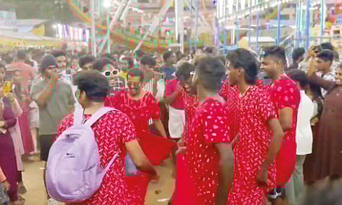 எல்லை மீறிய 'ரீல்ஸ்' மோகம்: நைட்டி அணிந்து குத்தாட்டம் போட்ட இளைஞர்கள்- அதிரடி காட்டிய போலீசார்