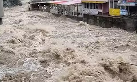 பாகிஸ்தானில் கனமழை: வெள்ளப்பெருக்கில் பலியானோர் எண்ணிக்கை 124 ஆக உயர்வு