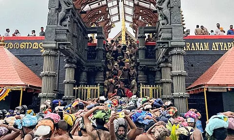 சபரிமலை அய்யப்பன் கோவில் நடை திறக்கப்பட்டது: இன்று முதல் 5 நாட்கள் சிறப்பு பூஜைகள்
