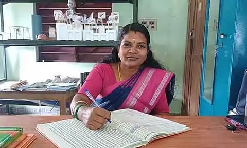 படித்த பள்ளிக்கே தலைமை ஆசிரியையான பழங்குடியின பெண் ; குவியும் பாராட்டு