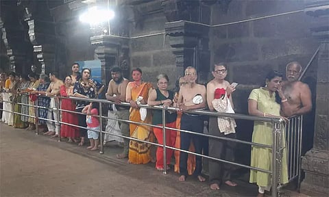 ஆடிப் பிறப்பு.. அம்மன் கோவில்களில் குவிந்த பக்தர்கள்