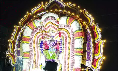 ஆரணி ஜாத்திரை திருவிழா... சர்வ அலங்காரத்தில் கங்கையம்மன் திருவீதி உலா