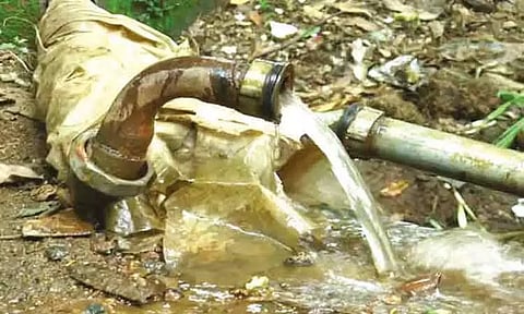 நீலகிரி: குடிநீர் குழாய்களை உடைத்த காட்டு யானைகள் அட்டகாசம்