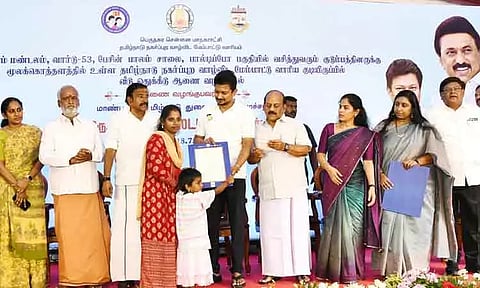 159 குடும்பங்களுக்கு வீடு ஒதுக்கீடு ஆணை- உதயநிதி ஸ்டாலின் வழங்கினார்