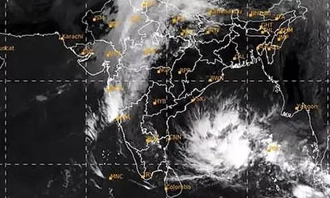வங்கக்கடலில் 24-ம் தேதி புயல் சின்னம் உருவாகிறது - வானிலை ஆய்வு மையம் தகவல்