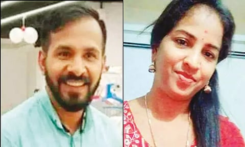 துணிக்கடைக்குள் உரிமையாளர்- பெண் மேலாளர் தூக்குப்போட்டு தற்கொலை