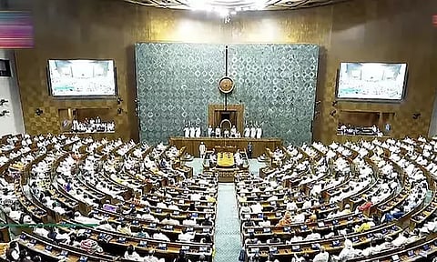 நாடாளுமன்றம் நாளை கூடுகிறது; முக்கிய பிரச்சினைகளை எழுப்ப எதிர்க்கட்சிகள் திட்டம்