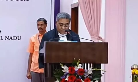சென்னை ஐகோர்ட்டு தலைமை நீதிபதியாக ஸ்ரீவத்சவா பதவியேற்பு