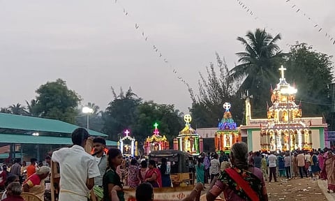 சௌரிபாளையம் மரிய மதலேனாள் ஆலய தேர் பவனி