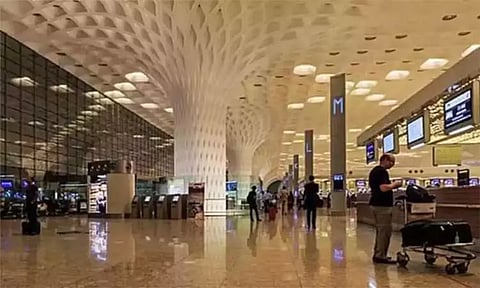 மும்பை விமான நிலையத்தில் ரூ.7.25 கோடி மதிப்பிலான கஞ்சா - 3 பேர் கைது