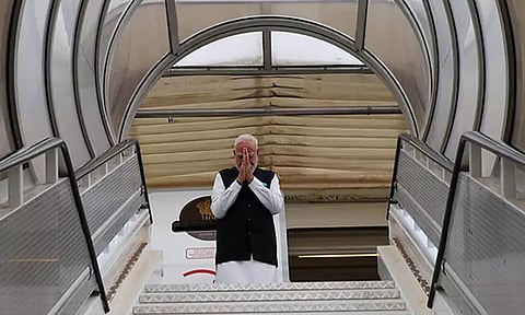 இங்கிலாந்து பயணத்தை நிறைவு செய்து மாலத்தீவு புறப்பட்டார் பிரதமர் மோடி