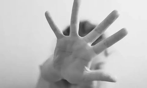 பள்ளி மாணவிகளுக்கு பாலியல் தொல்லை.. போக்சோ சட்டத்தில் தலைமை ஆசிரியர் கைது