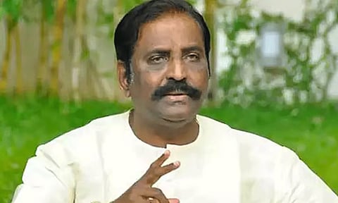 சரியானதைப் பழிப்பதன் மூலம் தப்புக்குத் தங்க முலாம் பூசாதீர்கள்- வைரமுத்து ஆதங்கம்