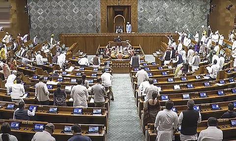 எதிர்க்கட்சிகள் அமளி - நாடாளுமன்றத்தின் இரு அவைகளும் ஒத்திவைப்பு