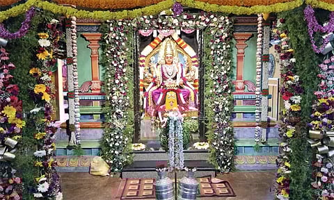 ராஜ அலங்காரத்துடன் காட்சியளித்த சிவகாளி அம்மன்