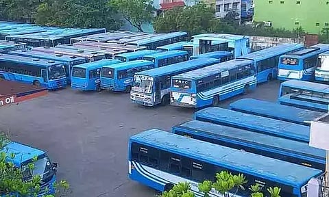 புதுச்சேரி: அரசுடனான போக்குவரத்து ஊழியர்களின் பேச்சுவார்த்தை தோல்வி; வேலை நிறுத்தம் தொடரும்..?