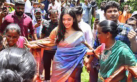 பழங்குடி இன மக்களுடன் சேர்ந்து நடனமாடிய ராஷ்மிகா