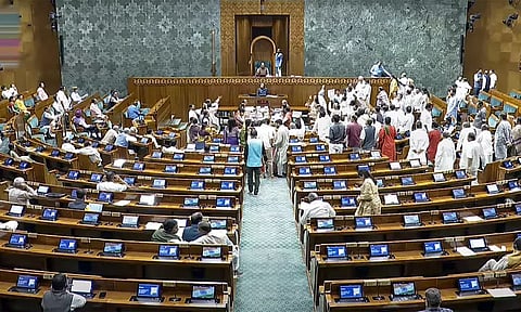 தொடர்ந்து முடங்கும் நாடாளுமன்றம்: எதிர்க்கட்சிகள் கடும் அமளியால் இரு அவைகளும் ஒத்திவைப்பு