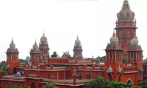 போக்குவரத்து தொழிலாளர்களின் குடும்பத்தினருக்கு கருணை அடிப்படையில் வேலைவாய்ப்பு வழங்காதது ஏன்? சென்னை ஐகோர்ட்டு கேள்வி