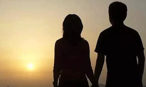 காதலுக்கு எதிர்ப்பு தெரிவித்த பெற்றோர்.. கல்லூரி மாணவி எடுத்த அதிர்ச்சி முடிவு