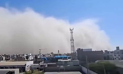 பெரு நாட்டை தாக்கிய மணல் புயல் - பொதுமக்கள் அவதி