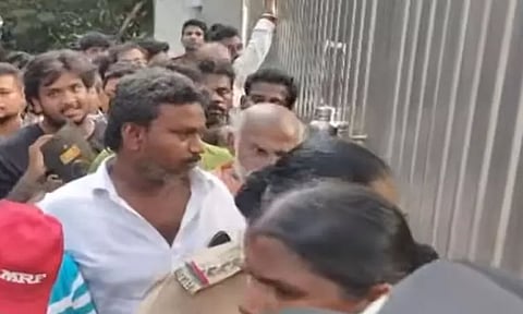 கூலி இசை வெளியீட்டு விழா: போலீசாருடன் ரசிகர்கள் வாக்குவாதம்