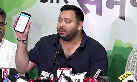 பீகார் எதிர்க்கட்சித் தலைவர் தேஜஸ்வி யாதவுக்கு தேர்தல் ஆணையம் நோட்டீஸ்