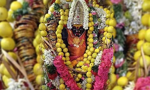 அலங்காநல்லூர் வெக்காளியம்மன் கோவிலில் வளைகாப்பு விழா