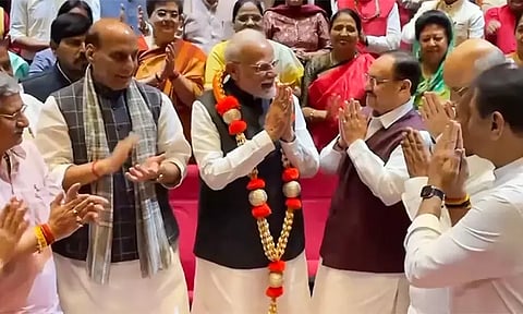 தேசிய ஜனநாயக கூட்டணியின் நாடாளுமன்றக்குழு கூட்டத்தில் பிரதமர் மோடிக்கு பாராட்டு