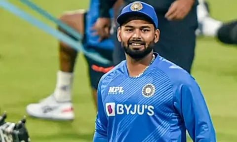 ரிஷப் பண்ட்டின் உதவியால் உயர்கல்விக்கு செல்லும் மாணவி - குவியும் பாராட்டு