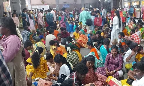 ஆடி கடைசி ஞாயிறு: சமயபுரம் மாரியம்மன் கோவிலில் குவிந்த பக்தர்கள்