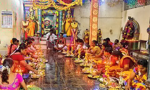 உலக நன்மை வேண்டி திருவிளக்கு பூஜை