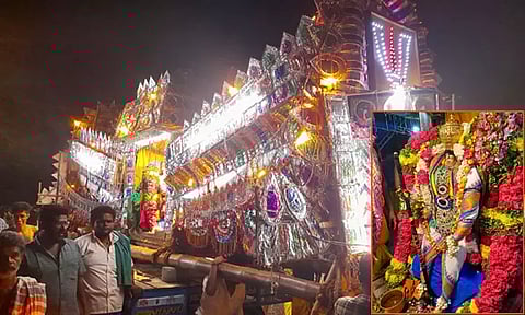 வடமதுரை ஆடித்திருவிழா: முத்துப்பல்லக்கில் வீதியுலா வந்த சௌந்தரராஜ பெருமாள்