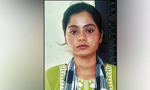 காதலனை கரம் பிடிக்க இலங்கையில் இருந்து கள்ளப்படகில் வந்த இளம்பெண்