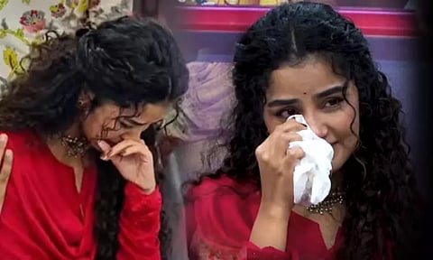 Actress anupama parameswaran emotional while paradha movie promotions