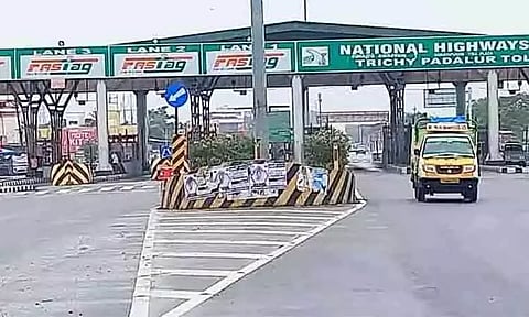 சுங்கச்சாவடிகளில் ரூ.3 ஆயிரம் கட்டணத்தில் ஓராண்டுக்கான பாஸ்: நாளை முதல் அமல்