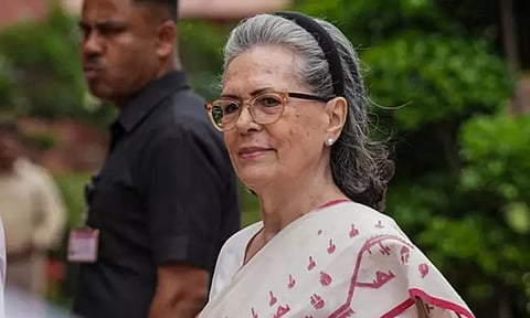 இந்திய குடியுரிமை பெறும் முன்பே சோனியா காந்தி வாக்காளர் ஆனது எப்படி? பாஜக சரமாரி கேள்வி