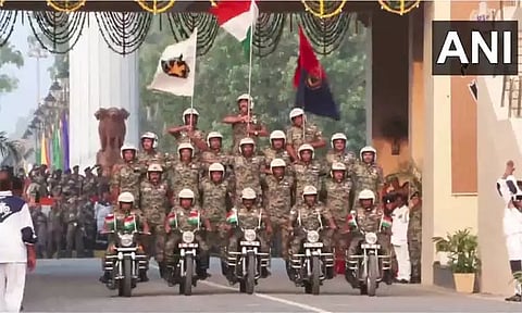 அட்டாரி-வாகா எல்லையில் கொடியிறக்கும் நிகழ்ச்சி - ஆயிரக்கணக்கானோர் கண்டுகளிப்பு