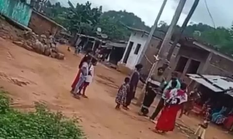 மருமகனை மின்கம்பத்தில் கட்டிவைத்து தாக்கிய மாமியார் - அதிர்ச்சி சம்பவம்