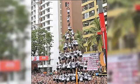 மும்பையில் உறியடி திருவிழா: 10 அடுக்கு ‘மனித பிரமிடு’ அமைத்து உலக சாதனை