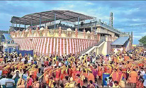 திருத்தணி முருகன் கோவிலில் கோலாகலமாக நடைபெற்ற ஆடி கிருத்திகை விழா