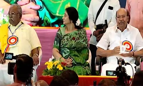 பாமக நிறுவனர், தலைவராக ராமதாஸ் நீடிப்பார்: பொதுக்குழுவில் அன்புமணிக்கு எதிராக அதிரடி தீர்மானங்கள்