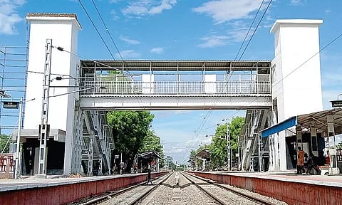 தமிழகத்தில் 24 ரெயில் நிலையங்களில் மறுசீரமைப்பு பணி; விரைவில் முடிவடையும் என தகவல்