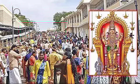 திருச்செந்தூரில் அலைமோதும் பக்தர்கள் கூட்டம்... 5 மணி நேரம் காத்திருந்து தரிசனம்