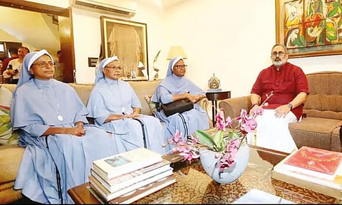 சத்தீஸ்காரில் கைதாகி ஜாமீனில் வந்த கேரள கன்னியாஸ்திரிகள் மாநில பாஜக தலைவருடன் சந்திப்பு