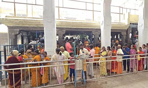 ஆவணி செவ்வாய்: இருக்கன்குடி மாரியம்மன் கோவிலில் குவிந்த பக்தர்கள்