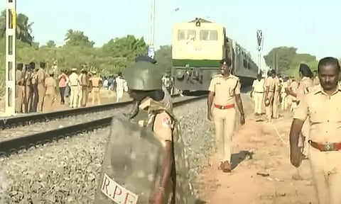 ராமேஸ்வரம்: ரெயில் மறியல் போராட்டத்தை கைவிட்ட மீனவர்கள்