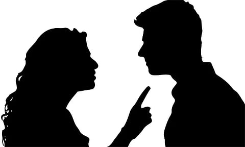 மனைவியின் நடத்தையில் சந்தேகம்.. கூட்டாளிகளுடன் சேர்ந்து பெயிண்டர் செய்த கொடூரம்